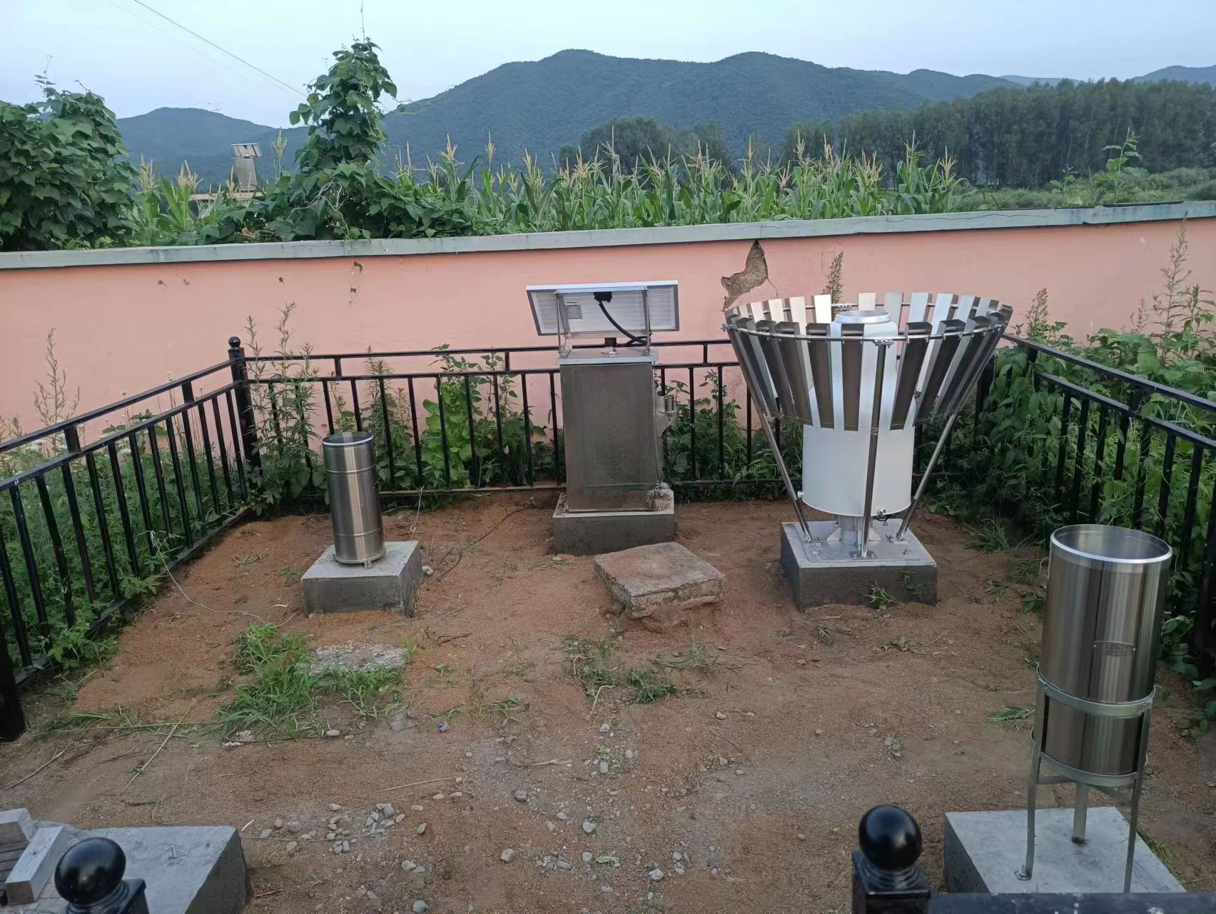 Precipitation station with solar power and logger